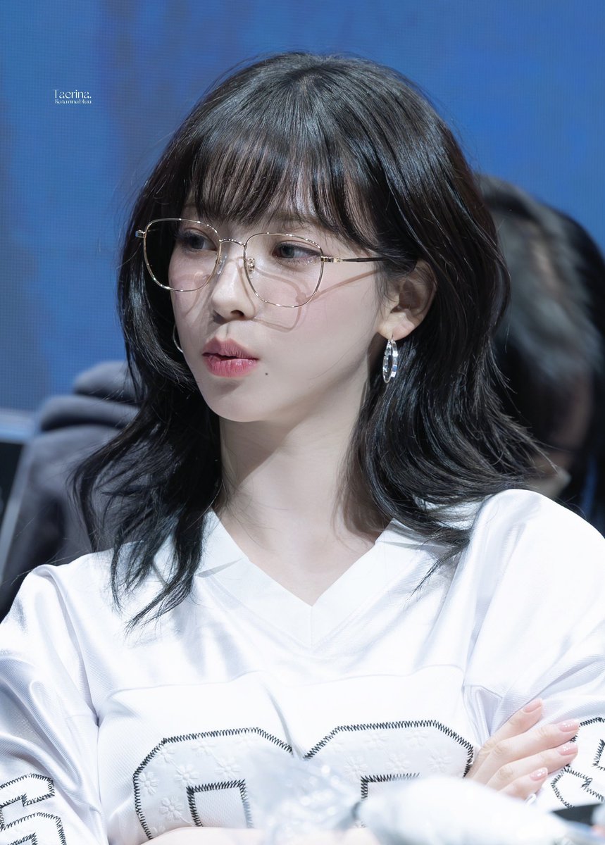 ujiminphoria's tweet photo. Something about Karina wolfcut with glasses https://t.co/8Fq679Eic9