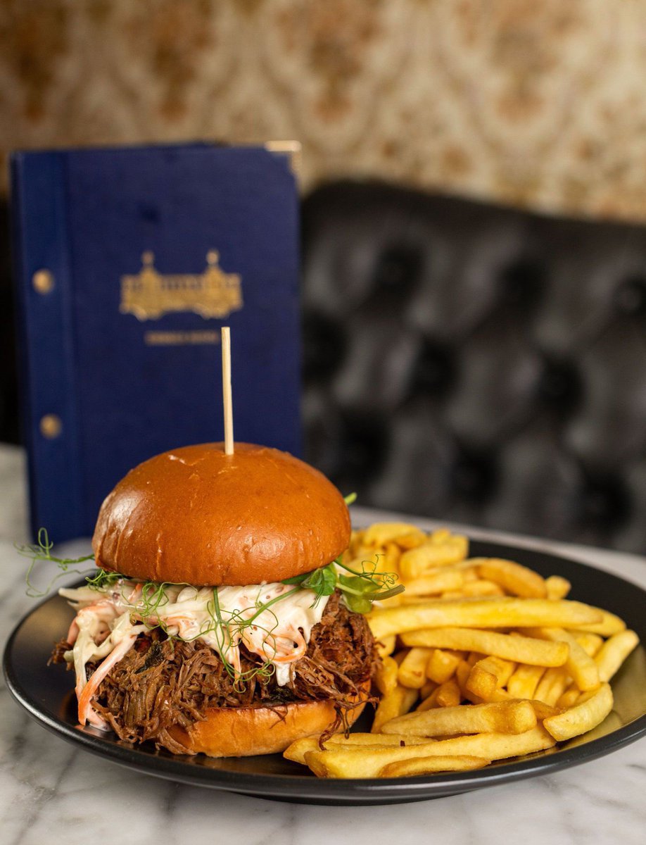 TheBridge1859's tweet image. It’s time for #MatchDaySorted 🥳🎉

Follow &amp;amp; RT for a chance to win:
2x Tickets to Leinster v Clermont match on December 14th in AVIVA
4x Pints of @Heineken_IE 
2x Match Day Burger

Winner announced lunchtime on Thursday!