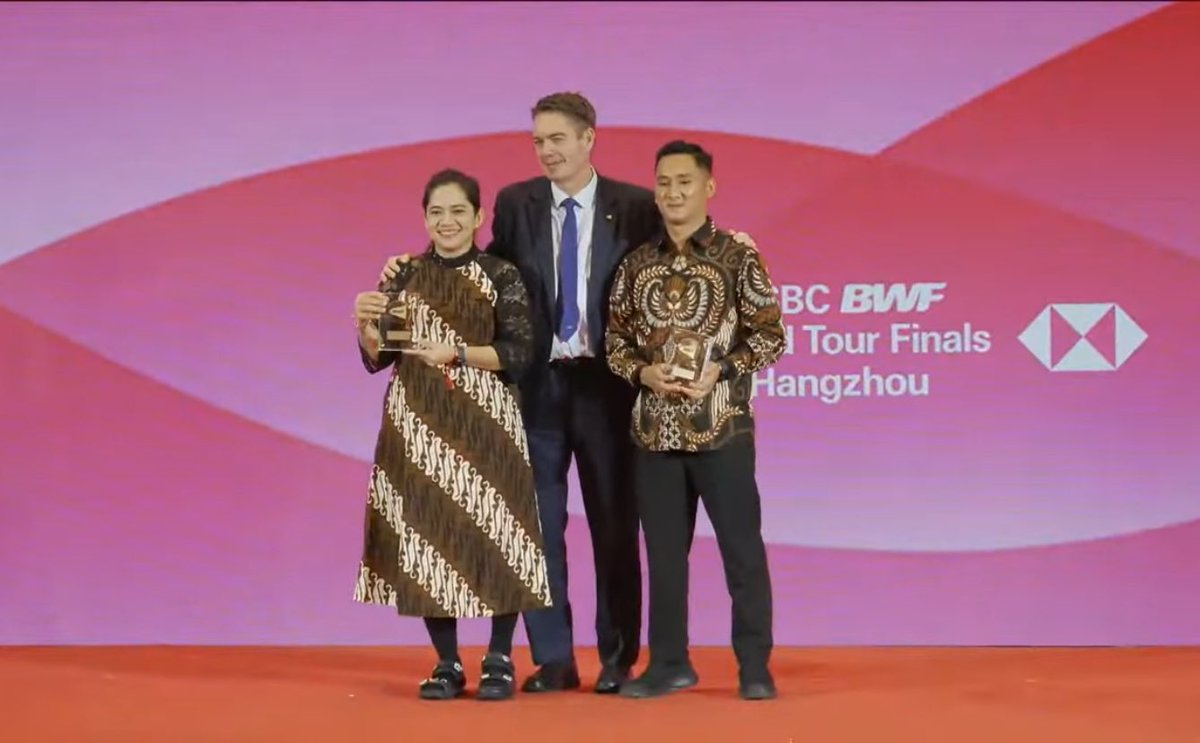 BadmintonTalk's tweet photo. Parabadminton Pair of the Year: Hikmat Ramdani/Leani Ratri Oktila (INA/XD SL3-SU5)

#BWFAwards2024 https://t.co/SNzxxQsbJH