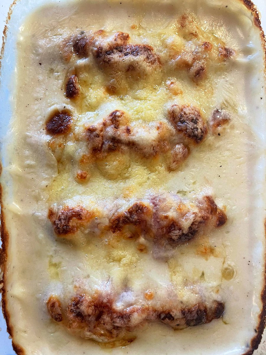 joukesp's tweet photo. #Monday #BaconWrappedLeeks #MornaySauce #PotatoMash
Forget endives and take leeks, forget ham and take bacon. Add a Mornay sauce and put in oven. Simple potato mash to make up a great lunch!
Absolutely great ‘22 Bancal del Bosc by @VinyesDomenech
Great bangs for bucks!
89-91 WBA https://t.co/aLDYZpUlqC