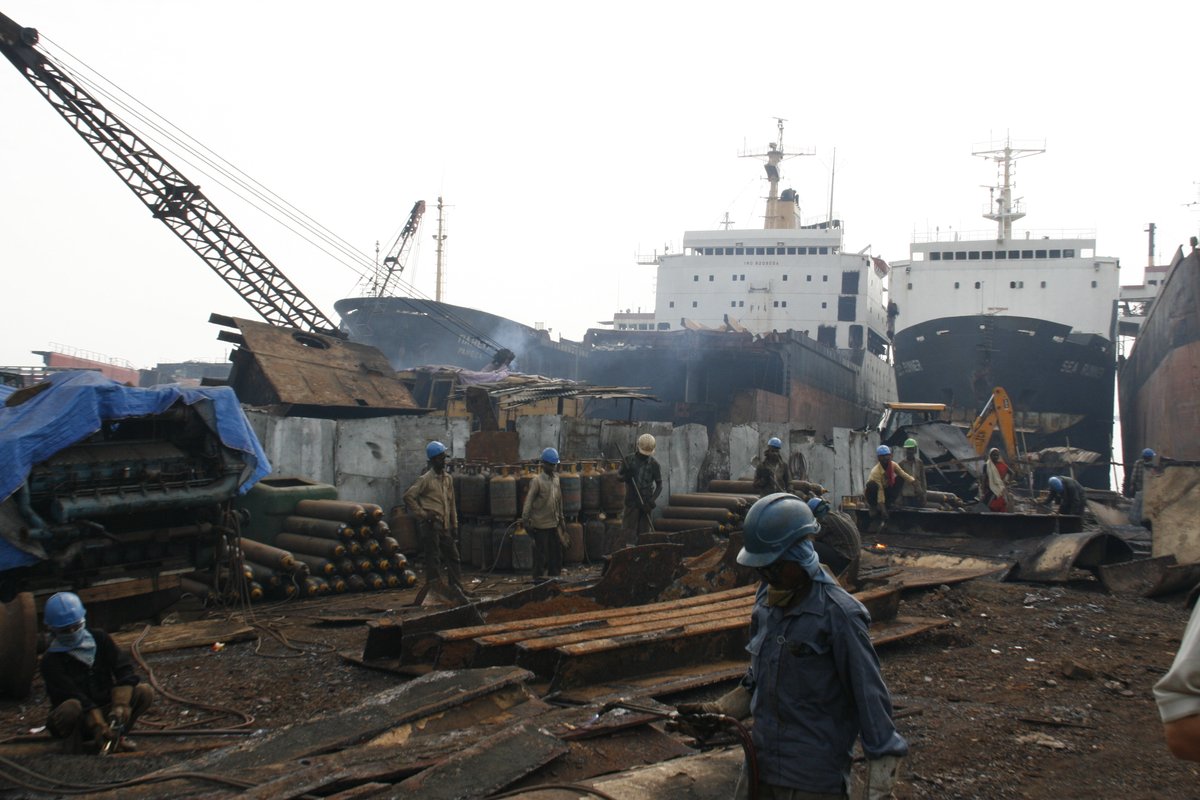 ⚓ Een mijlpaal in #scheepssloop! 🗺️ 

De #Hongkong-conventie is een stap richting betere werkomstandigheden!

Mondiaal FNV werkt samen met #vakbonden aan #eerlijkwerk &amp; #duurzaamheid. Lees en hoor meer over onze bijdrage en de impact van de conventie 

👉bit.ly/3Zt2RoV