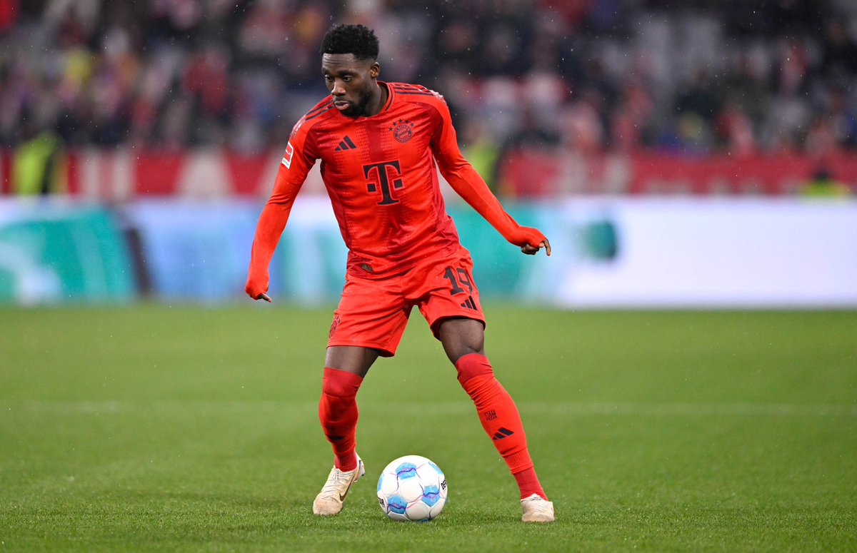 🚨🇸🇦 In recent months, especially during the summer, clubs from Saudi Arabia have shown strong interest in Alphonso #Davies. They made inquiries and held discussions. Even Al-Ahli was involved. However, a transfer never materialized. 

FC Bayern are working hard on extending his