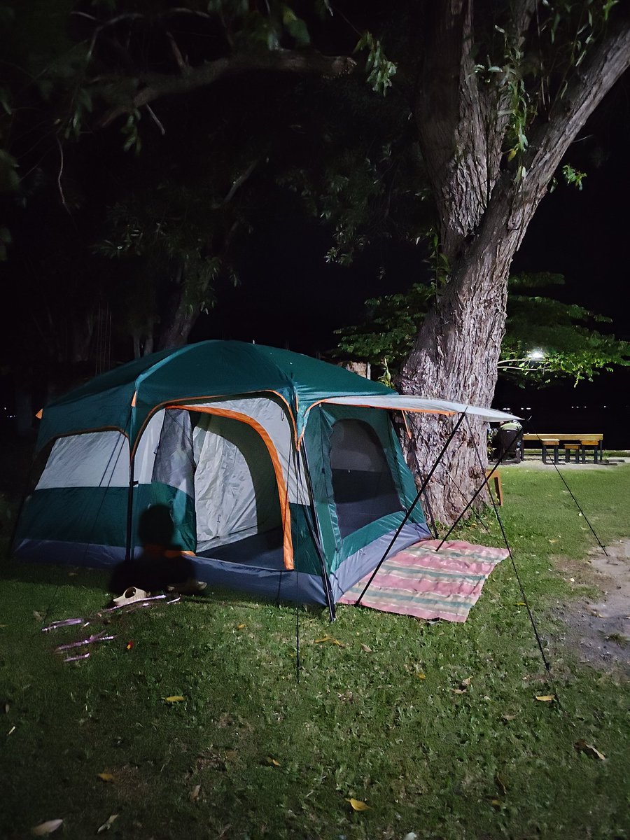 leindzm's tweet photo. Camping samping danau singkarak https://t.co/isU4WHiL9i