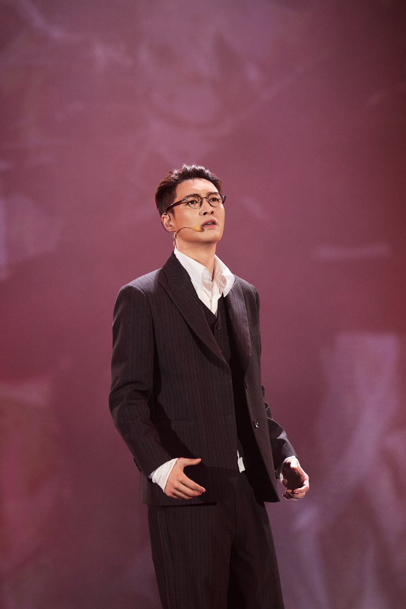 lay_studio's tweet photo. Ideal ignites life, the flame of inheritance never goes out.
@layzhang first musical drama “The Summoning of Dunhuang", last show in Beijing.
#LAY #LayZhang https://t.co/MXTBTtJ4Z9
