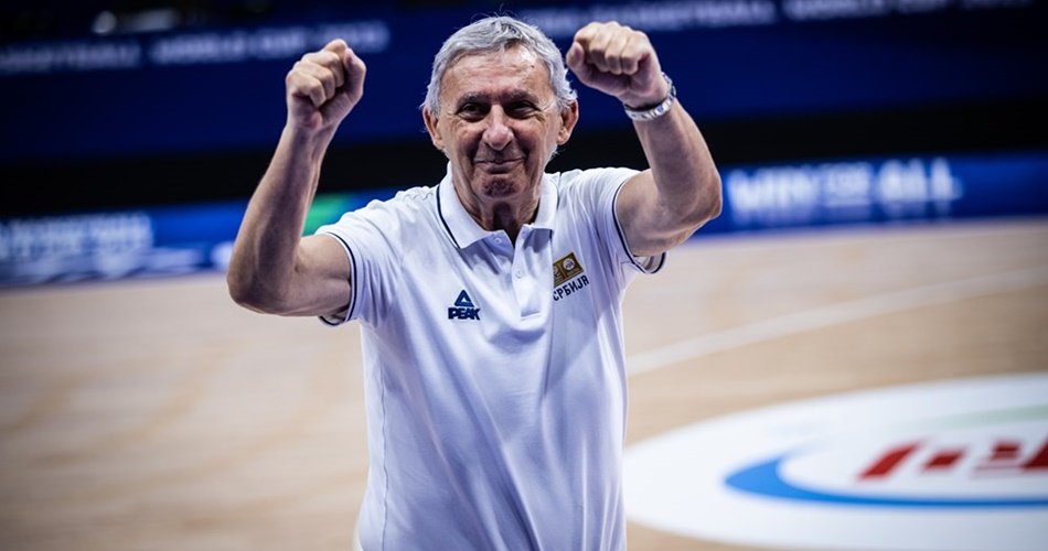 qgomez's tweet photo. “Para entender el juego hace falta dominar la técnica individual y cuando el jugador domina el bote, pase y tiro, puede dominar la táctica individual. Es entonces cuando puede afrontar situaciones inesperadas, toma de decisiones” Svetislav Pesic https://t.co/zEM5ljnOOv