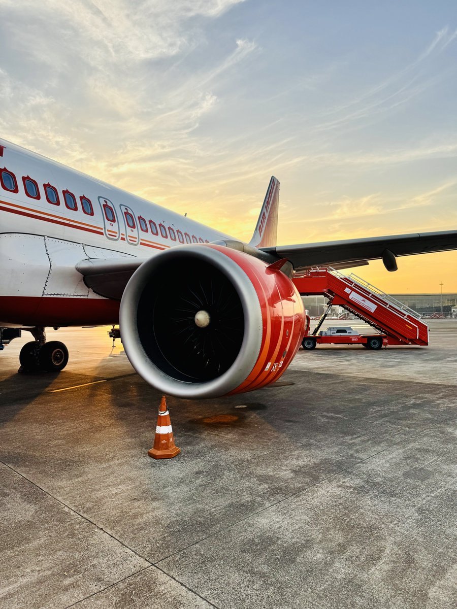 tweetpratikm's tweet photo. It’s been a while… Sunsets during the winter hit differently…Easy one today!!! off to Chennai on a QTA from Mumbai!! Flying #VTEXI with a fuel uplift of 8.5tons and a flying time of 1hr34mins. Covering a distance of 616nm @ FL370 M.78 #airindia #airbus #a320Neo #lifeontheramp #cfm #leap1a #AIC573