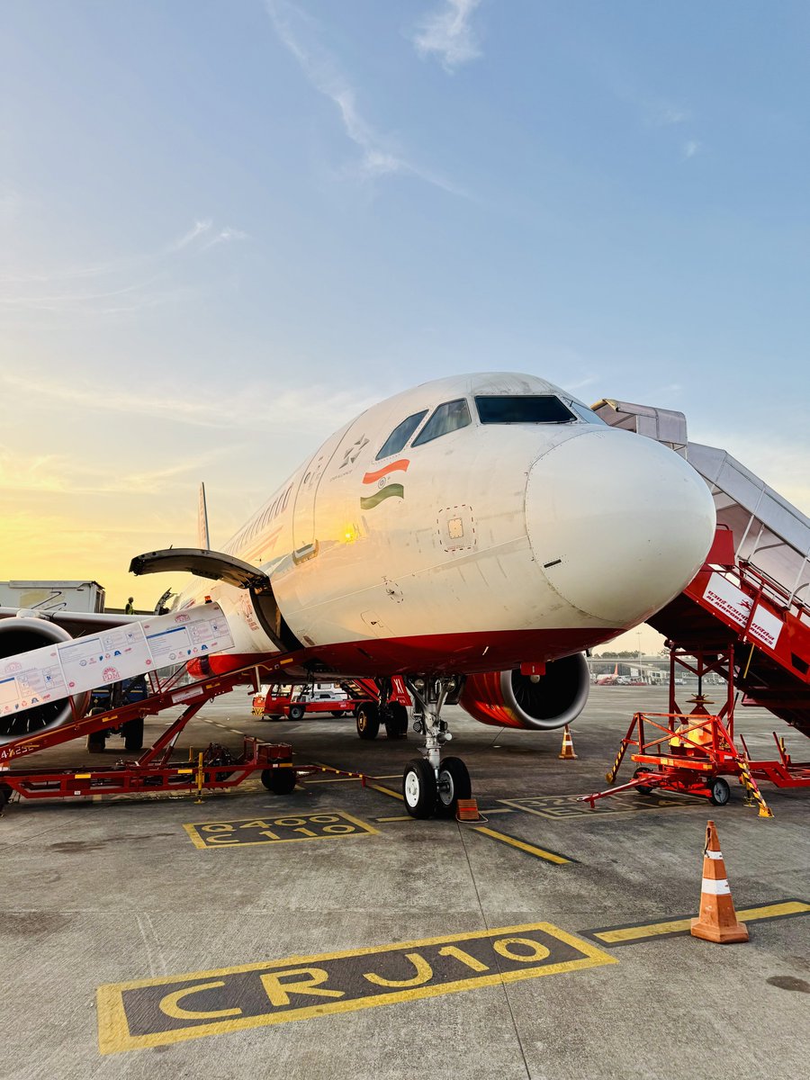 tweetpratikm's tweet photo. It’s been a while… Sunsets during the winter hit differently…Easy one today!!! off to Chennai on a QTA from Mumbai!! Flying #VTEXI with a fuel uplift of 8.5tons and a flying time of 1hr34mins. Covering a distance of 616nm @ FL370 M.78 #airindia #airbus #a320Neo #lifeontheramp #cfm #leap1a #AIC573