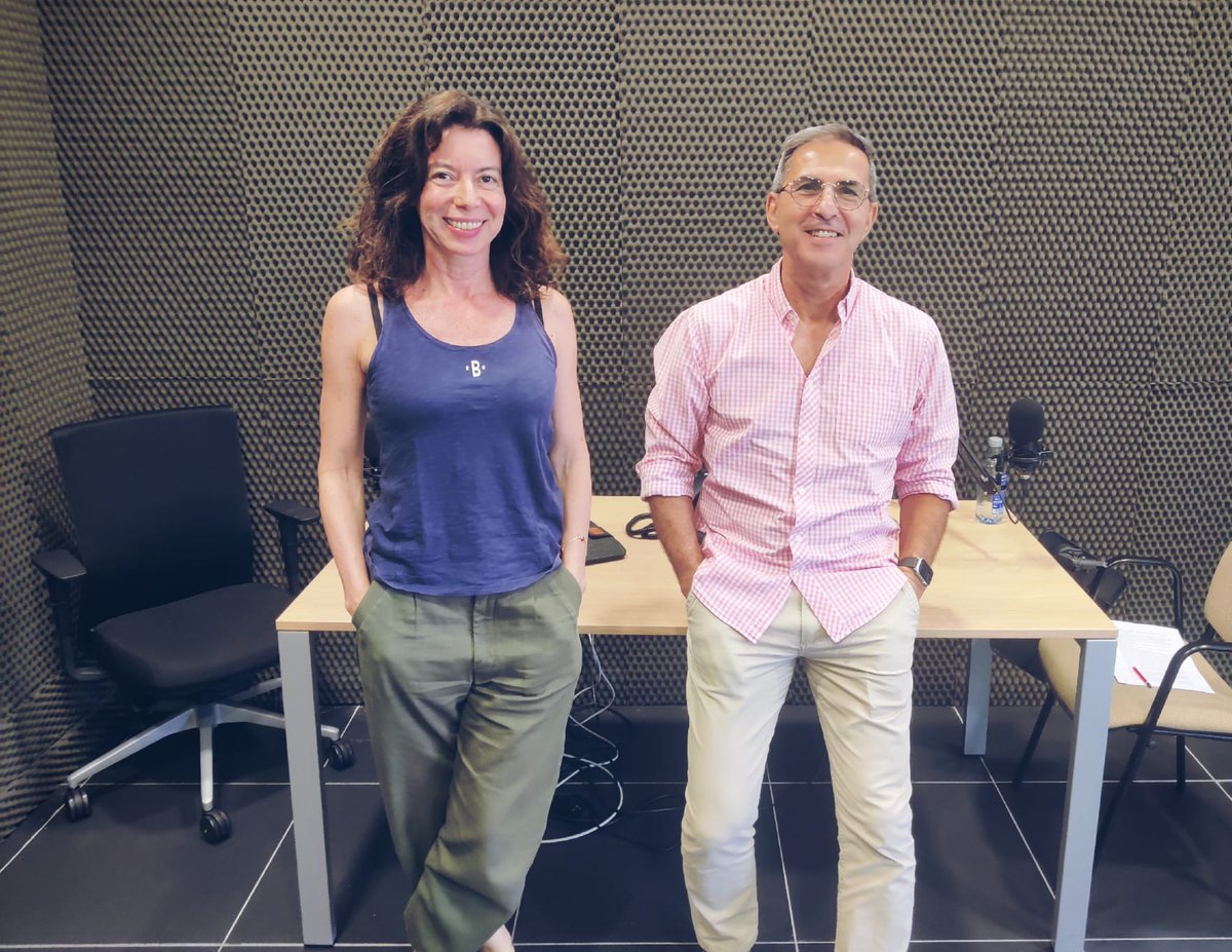 institutograsa's tweet photo. Ya está disponible el episodio 7 de Cucharadas de Ciencia.
Con @TXMa_Castellano, hablamos del #ÁcidoOleanólico y su impacto en la salud, y exploramos la fascinante historia del olivo en la sección A Contratiempo.
¡Escúchalo ya! 
https://t.co/svUriWglWa https://t.co/kzqPihZtHZ