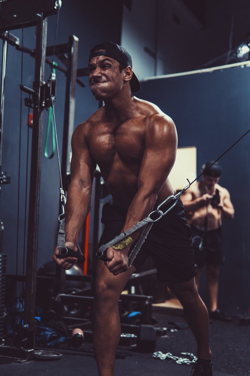Gabepluguez's tweet photo. 90% of men have no upper chest.

Yet having a strong upper chest is the ultimate aesthetic enhancer. 

If you wanna build a chest Arnold would be proud of…

Master these 8 chest exercises: https://t.co/45PtnQTQpB