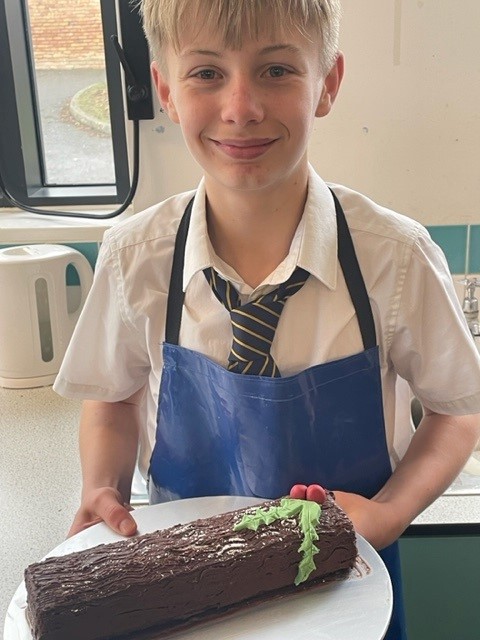 archway_school's tweet image. Y8 learning cake decorating skills which will be invaluable for the forth coming festive season! 🎄
#archwayschool #Y8 #cakedecorating #yulelog