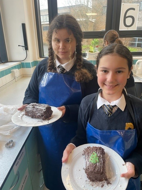 archway_school's tweet image. Y8 learning cake decorating skills which will be invaluable for the forth coming festive season! 🎄
#archwayschool #Y8 #cakedecorating #yulelog