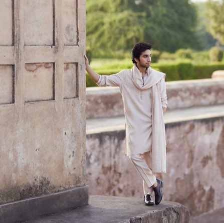 Weeb15K's tweet photo. So Disney Prince coded ✨

#HamzaSohail https://t.co/Dy3Io8kka2