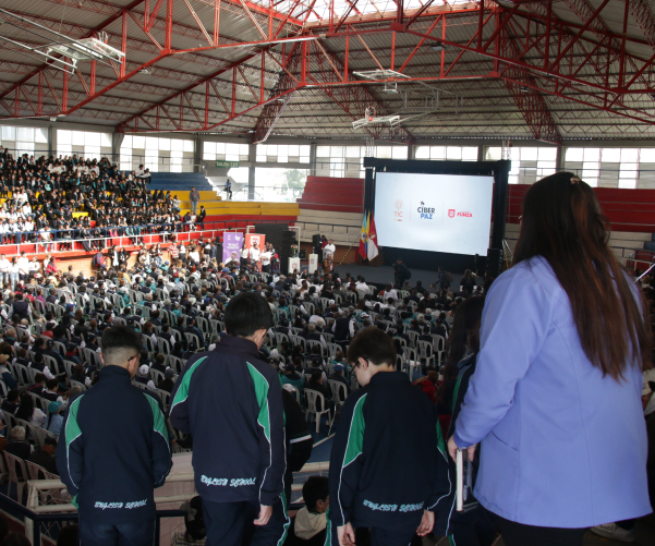 derlilopeza's tweet image. ¡El ministro Mauricio Lizcano lo hizo! Con el programa #CiberPaz, el @Ministerio_TIC busca garantizar un uso seguro y responsable de las TIC en todos los rincones de Colombia. ¡Una iniciativa que fortalece la conectividad y la inclusión digital!  #LizcanoRindeCuentas