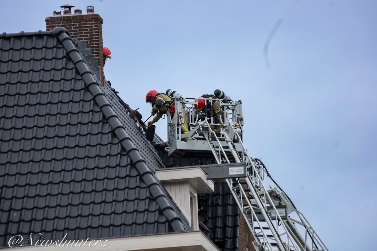 Uitslaande brand in dak van woning de Rijpgracht Amsterdam
