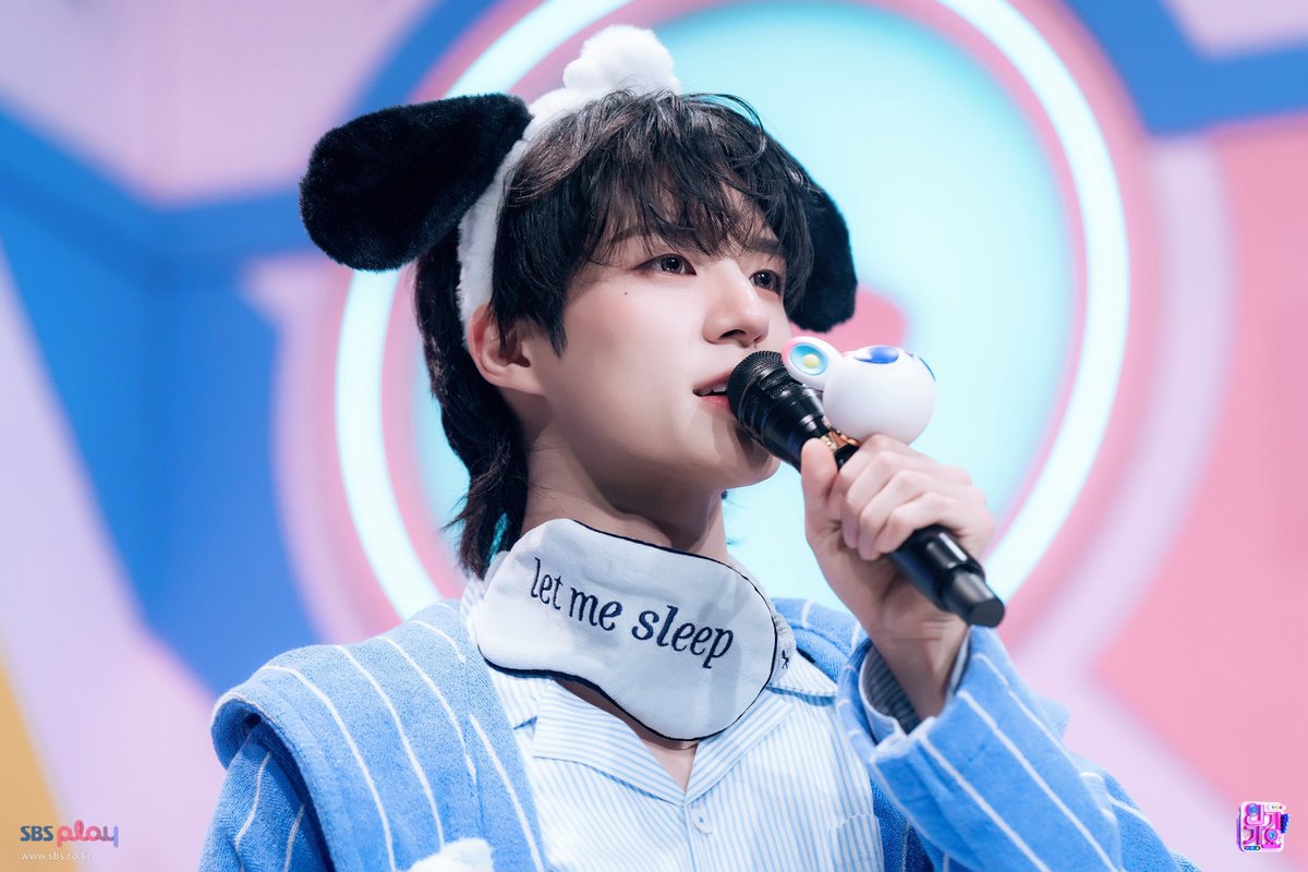 J3n0Zzz's tweet photo. 우쩐지 하늘에 별 하나 없더라니 그 별들 다 이탈해서 네 눈에 모였던 거구남 https://t.co/UzJ2S3E5xI