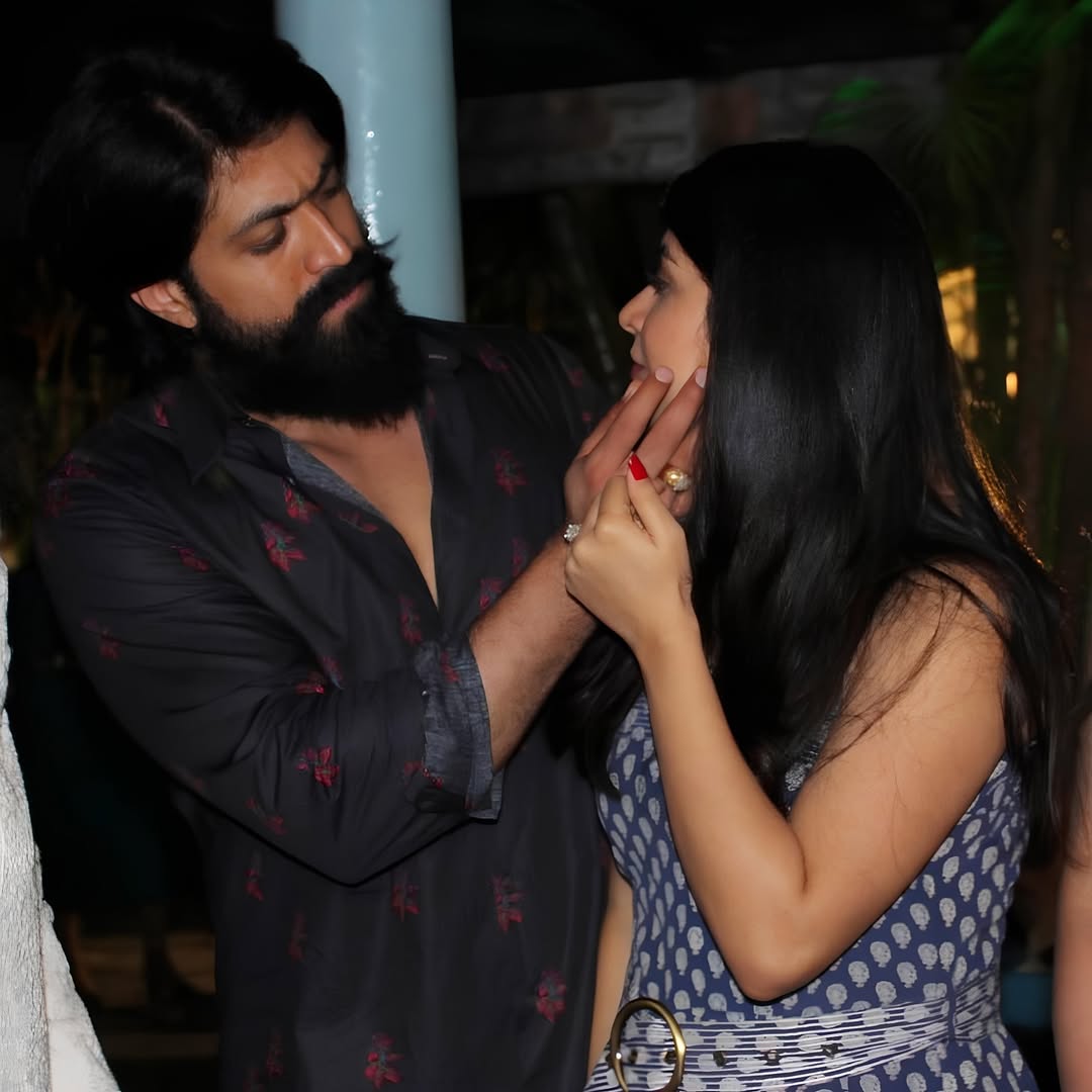 BangaloreTimes1's tweet photo. #Eight years of marital bliss for the #RockingCouple! #RadhikPandit and #Yash celebrate their eighth anniversary, with RP sharing these adorable images
#rockingstaryash #yash #yashfans #yashfc #radhikapandit #radhikapanditfc #radhikapanditfans #sandalwoodadda https://t.co/j15EUwydRG