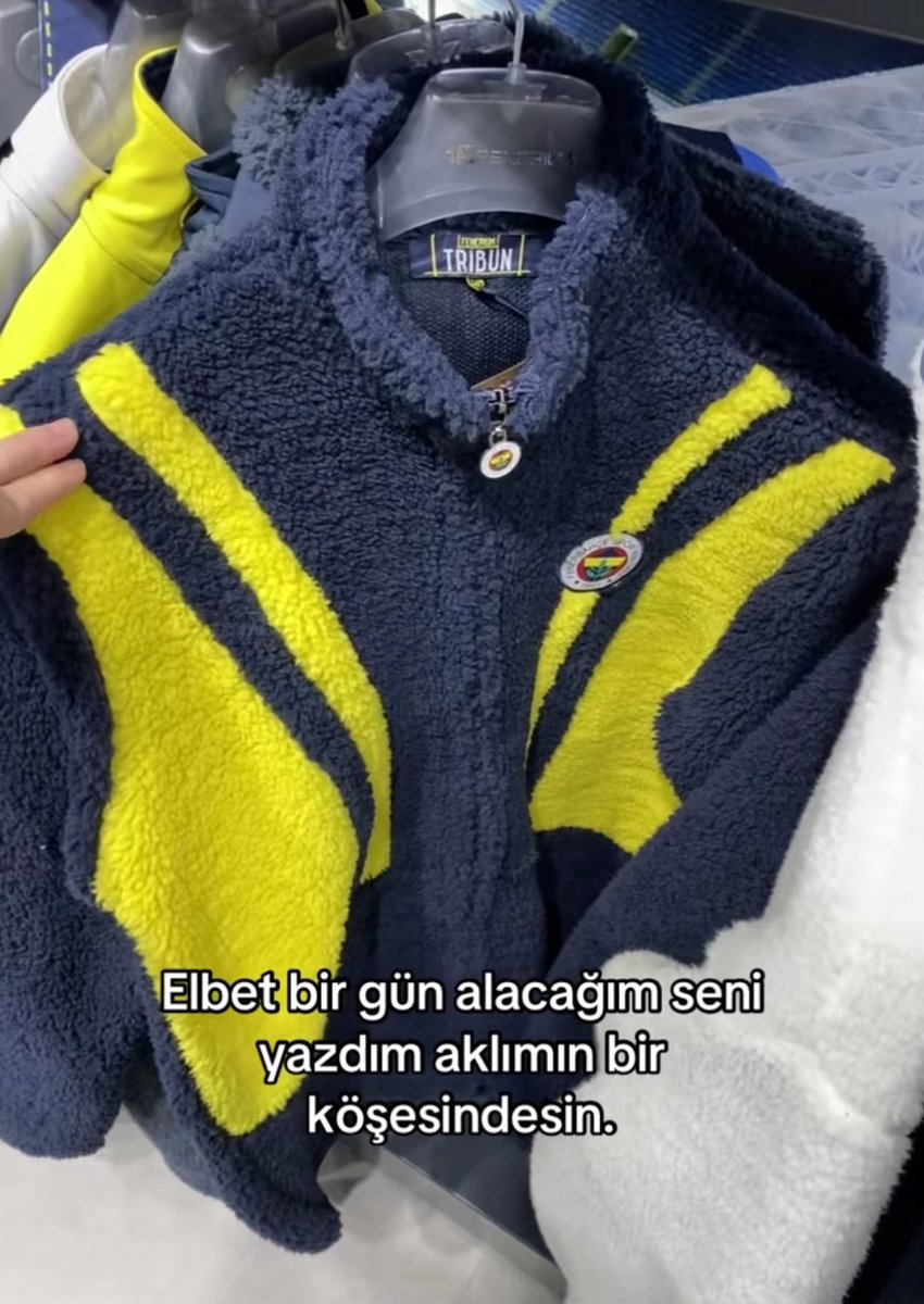 Şunu scrubs üstüne çekip acil kapısında karton bardakta neskafe ikisi bi arada içmek who