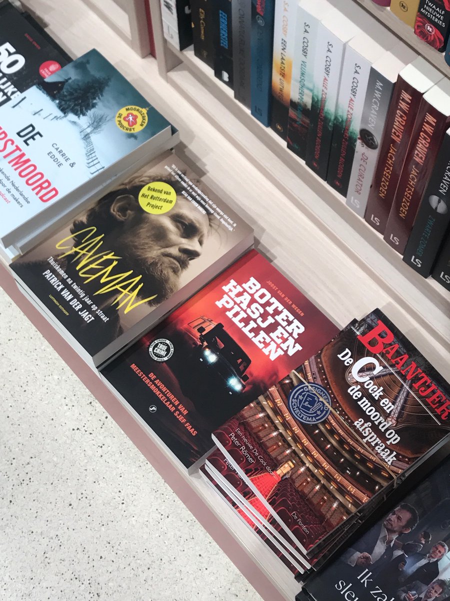 JoostvdWegen's tweet photo. Bij #Scheltema aan het Rokin in Amsterdam-centrum ligt nog een exemplaar van #Boterhasjenpillen #SjefFaas #Justpublishers #bijnauitverkocht https://t.co/SlLZvdDy5D