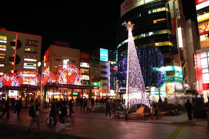 sekinedaigaku's tweet photo. 店を舞台化して芝居をします。その撮影で赤羽の街中を撮って役者仲間と飲んでました🍻 https://t.co/jlcElJvY5g
