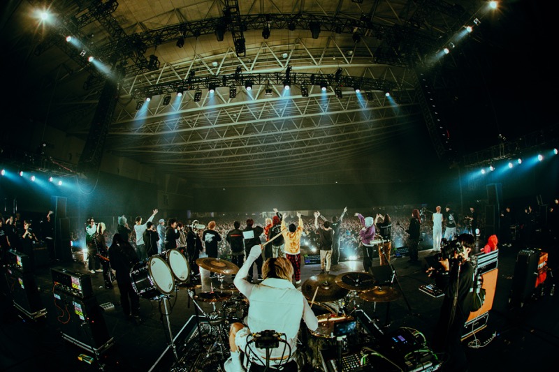 barks_news's tweet photo. 【速レポ】＜REDLINE＞SiM、2日間の大トリに一夜限りのDREAM BANDのはなむけも「あとは俺たちに任せろ」
※REDLINE DREAM BAND画像2点追加しました

https://t.co/r7IA84UzDi
#REDLINEDREAMBAND #SiM #REDLINE https://t.co/aJ6ASAIqVK