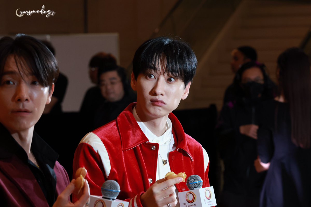 DALSRD's tweet photo. 🌙2024.12.09 🇭🇰Elements Delight Go-round

good?🤣

@AllRiseSilver 

#은혁 #이혁재 #EUNHYUK #LEEHYUKJAE 
#SUPERJUNIOR #슈퍼주니어 #슈쥬
#ELF #HKELF #엘프 https://t.co/Z0ewwIiehZ
