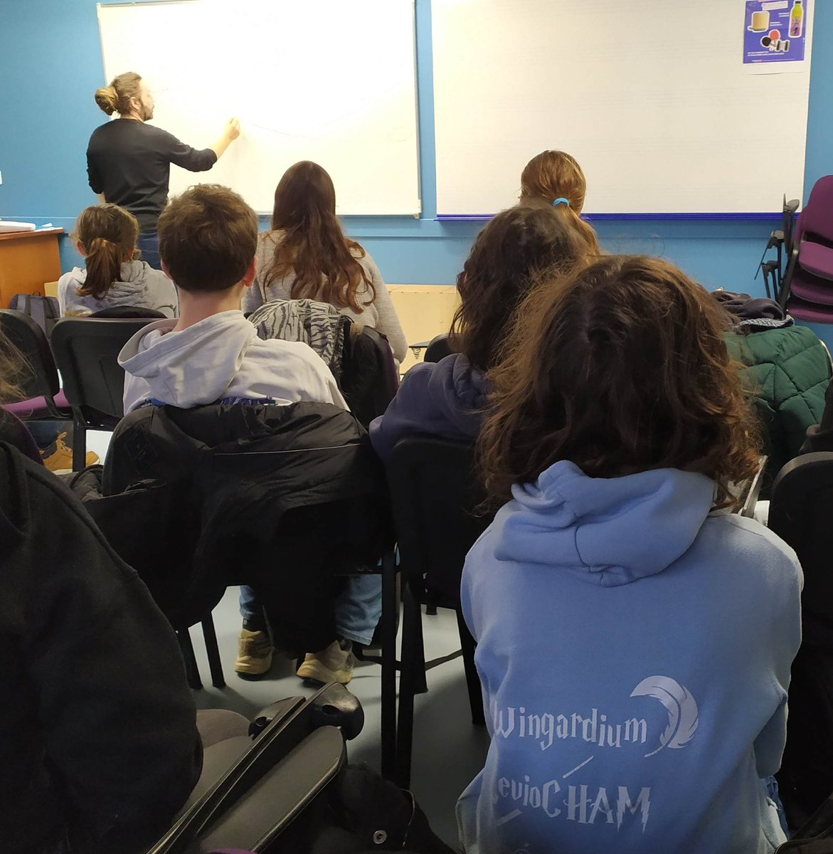 Guillaum_Blin's tweet photo. Première journée d'ateliers d'écriture avec le slameur Govrache ✍️📝sur les thèmes #developpementDurable #egaliteGarçonsFilles. @aclimoges @Departement_23 @Dsden23 @DaacLimoges @SoniaBonnet10 https://t.co/FIb2vkcurX