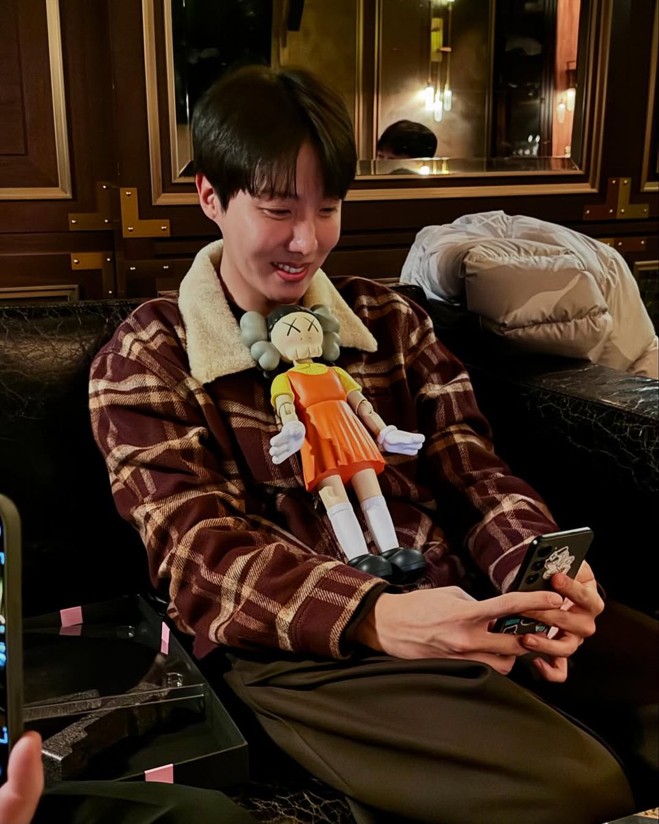 JannPinkarn's tweet photo. เจโฮปหล่อจัง ออร่าคนจะมีเวิลด์ทัวร์เนาะ https://t.co/hqoAZlfhOi