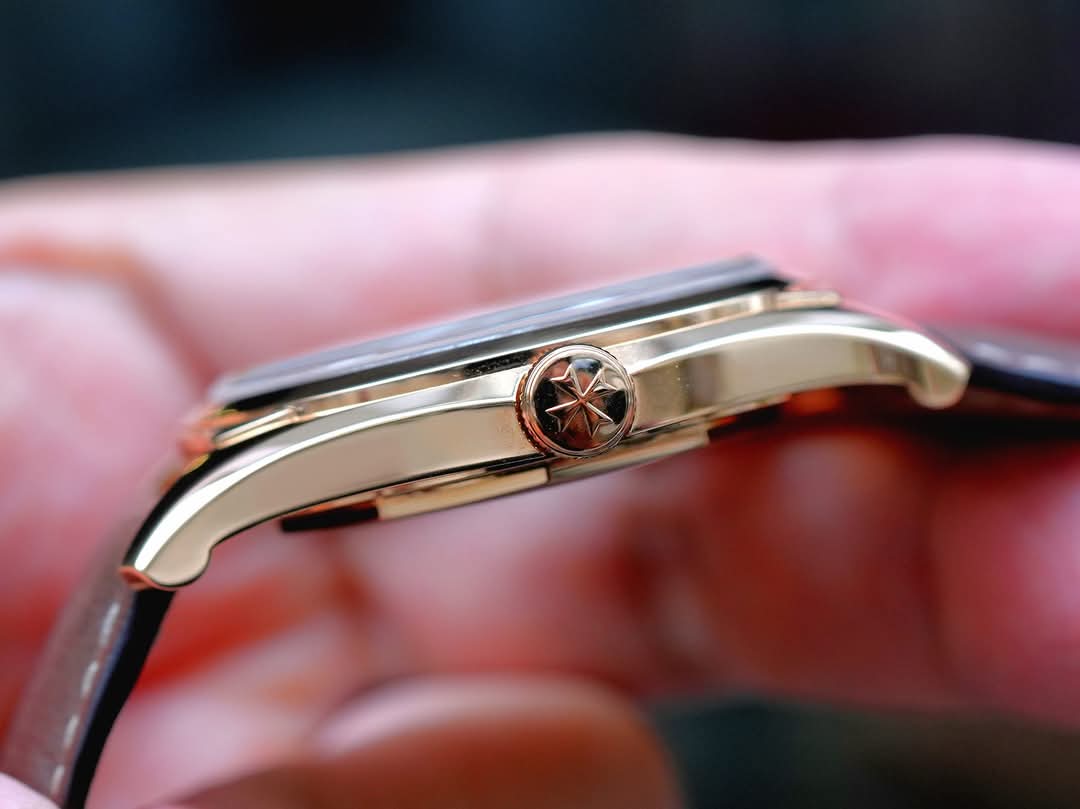 AmateurDealer's tweet photo. Vacheron Constantin FiftySix Self-Winding Reference 4600E/000R-B576

#VacheronConstantin #FiftySix #LuxuryWatches #SwissWatches #FineWatchmaking #WatchEnthusiast #WatchCollector #Timepiece #Horology #WatchLover #WatchGeek #WatchAddict #WatchPhotography #WatchStyle #MensFashion https://t.co/5Mr1HOnqNK
