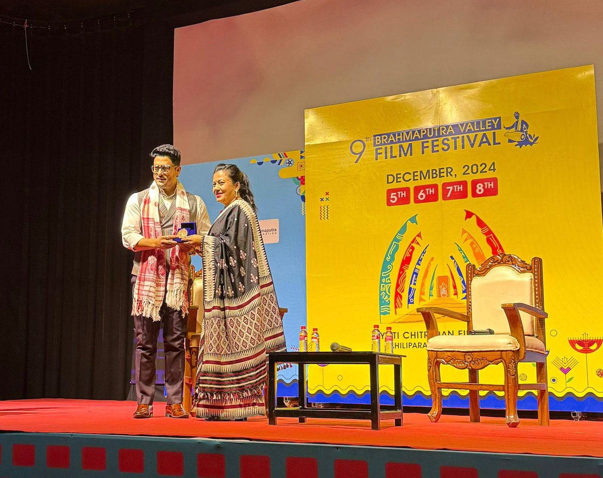 BVFF_Guwahati's tweet photo. From stage to screen, Ravi Sarma unraveled the art of storytelling in the OTT era, guided by the insightful @MurtazaCritic A session that left us inspired and excited for cinema’s evolving journey! 🎥✨
#bvff #bvff9 #bvff2024 #northeastfilmfestival #filmfestival https://t.co/By2v0CIvo0