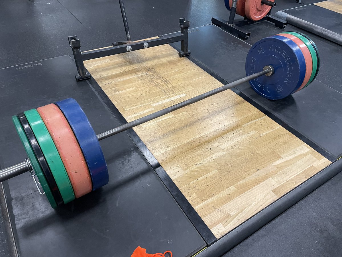 BHLevesque's tweet image. #mondaymorning #deadlifts 225 10, 275 10, 315 9,9,10 #weightlifting #running