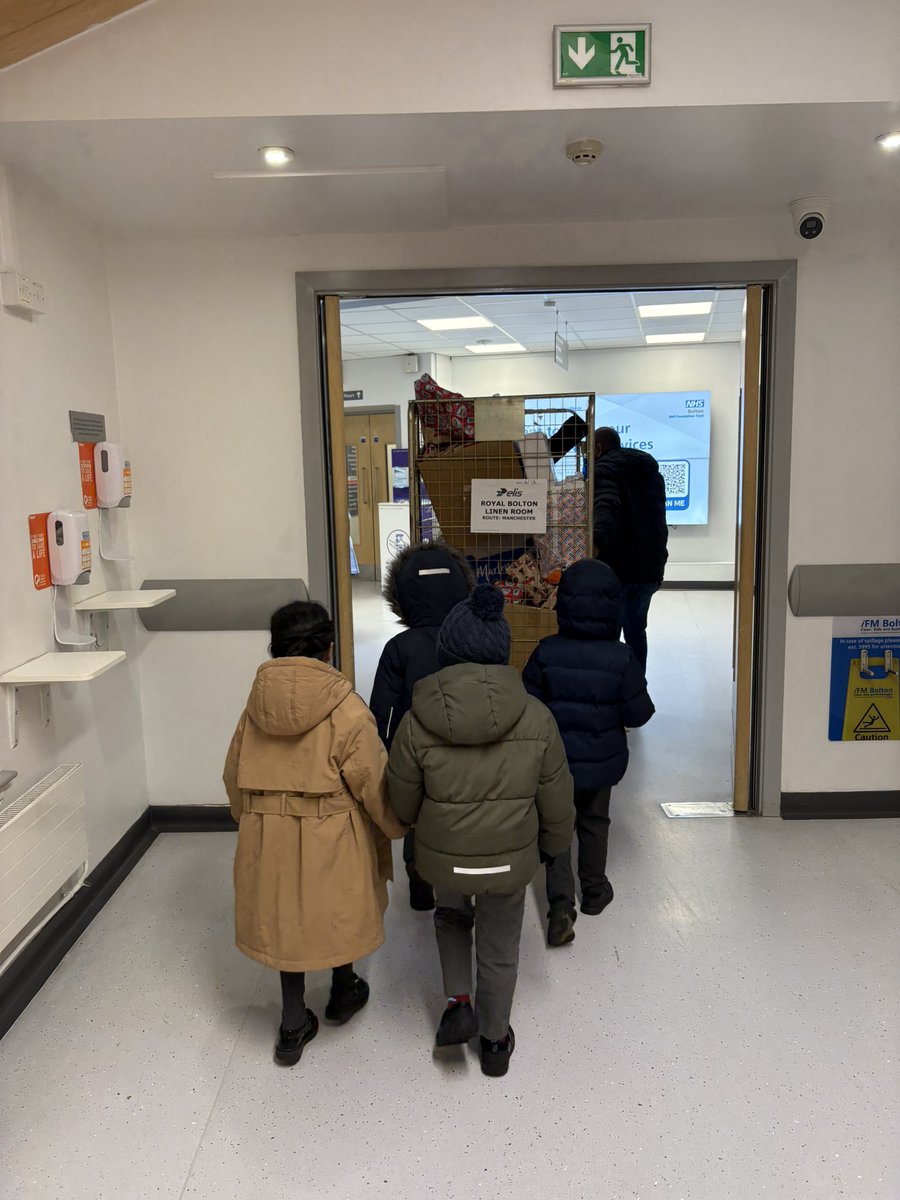 olive_bolton's tweet image. As part of our #WinterGiftProgramme EYFS and Year 1 families donated lots of toys to @boltonnhsft to spread some joy to the poorly children. #PupilLeaders help with the drop off!  #WeAreStar #KindnessMatters #SpreadJoy #Community #Bolton #Gifting #Respect #Service #Teamwork