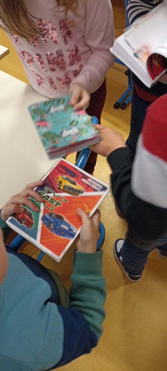 Les lutins ont échangé tous les agendas, ils les ont mis en désordre, dans d'autres cases... Les coquins...
La classe #lutinsfarceurs