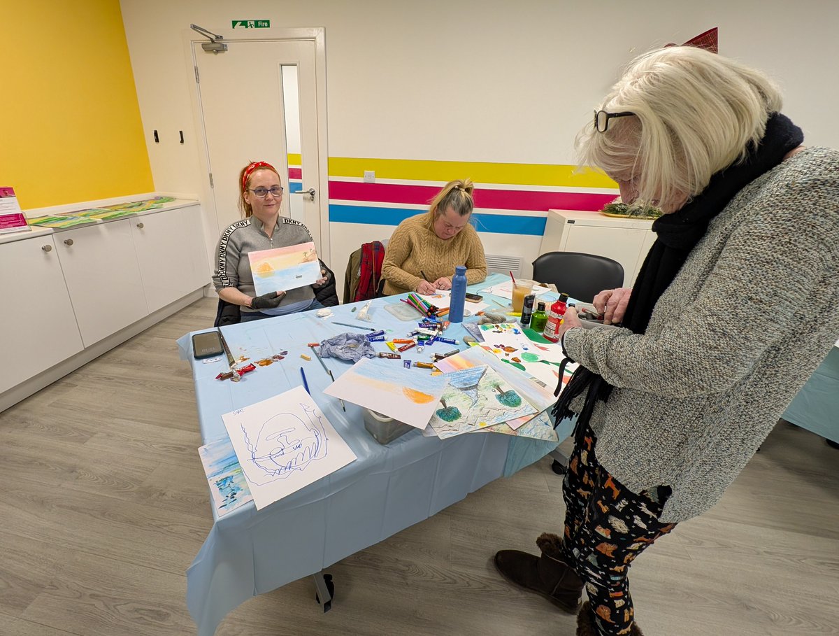 Rcarers's tweet photo. Last week our Carers got creative with pastels and watercolour paintings. 🖍️🖌️🎨 Thanks once again to Garry of @mindanddraw for hosting and offering guidance. 😊 https://t.co/CXLfU5BXWQ