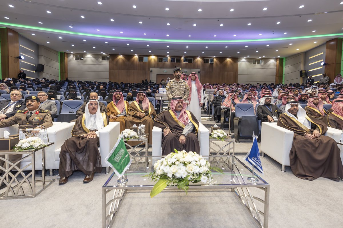 emara_hail's tweet photo. سمو #أمير_منطقة_حائل يدشن "مؤتمر الذكاء الاصطناعي في العلوم الطبية "مستقبل الرعاية الصحية من خلال البحث والابتكار" والذي تنظمه جامعة حائل ممثلة في كلية العلوم الطبية التطبيقية ويدشن منصة سلمى التفاعلية التي صممها طلاب وطالبات جامعة حائل ويتجول في المعرض المصاحب للمؤتمر. https://t.co/uj0BwFqeb3