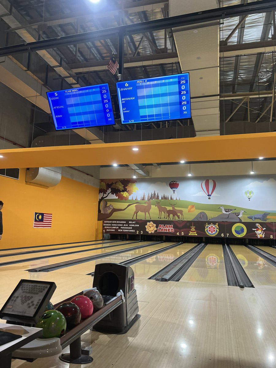 First bowling league in lyfe. Tachod la 🤣