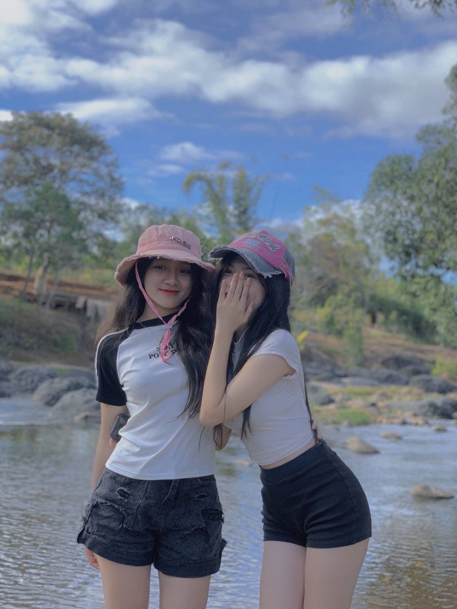 nith_2006's tweet photo. 2 quả bom sếch ❤️ https://t.co/PTrAE5NY8Q