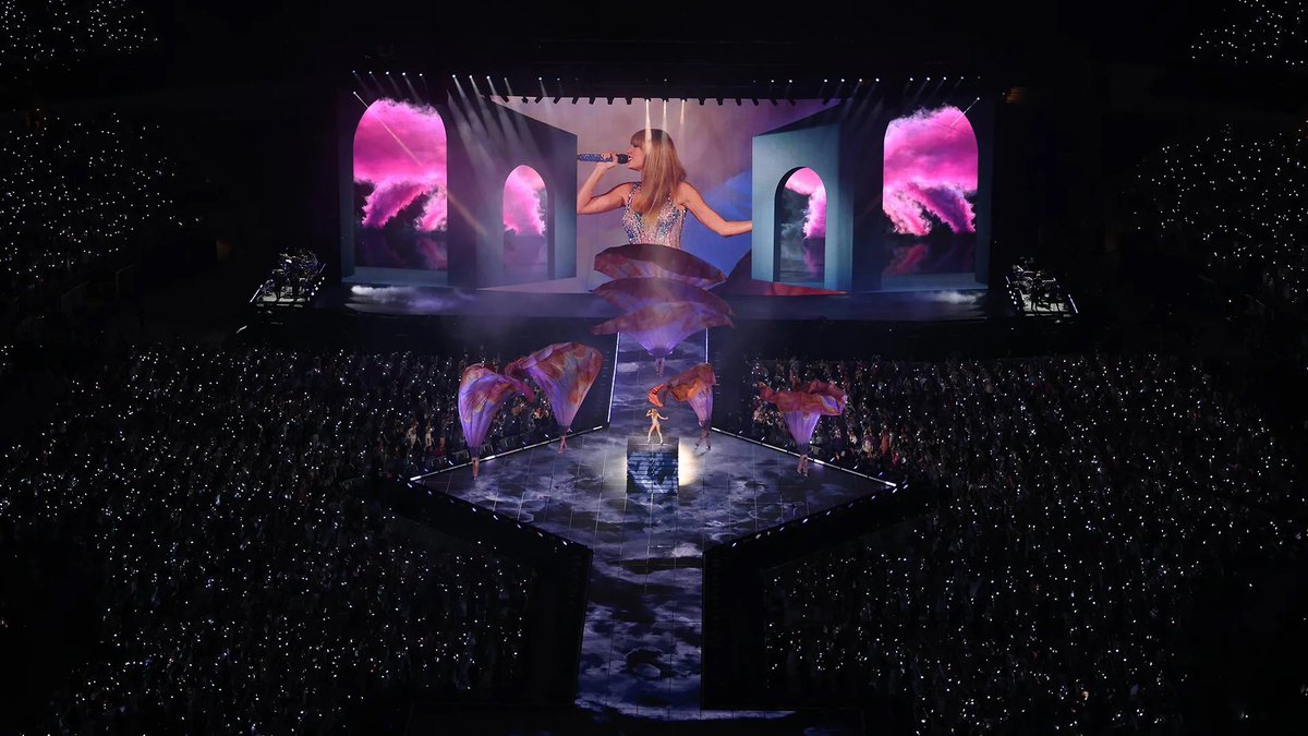 PopCrave's tweet photo. Taylor Swift’s ‘The Eras Tour’:

• Highest-grossing tour of all time
• $2,077,618,725 grossed in ticket sales
• 10,168,008 tickets sold
• 149 shows
• Concert film grossed $261M worldwide
• Tour book sold 814K copies in two days https://t.co/eQydHEXtiY