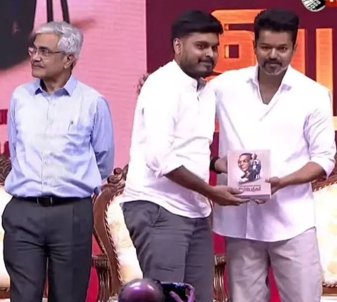 விஜய் கையால் விருது பெற்றது அருவெறுப்பாக இருந்தது. அம்பேத்கரிய செயற்பாட்டாளர் மதூர் சத்யா விளாசல்!