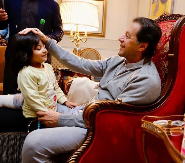 انصافینز سب یہ ٹرینڈ #قوم_کا_مسیحا_عمران_خان شروع کریں کیونکہ اس وقت سوشل میڈیا پر مکمل خاموشی ہے۔

سب جوائن کریں اور بتا دیں کہ اس قوم کا درد رکھنے والا صرف عمران خان ہے ❤️