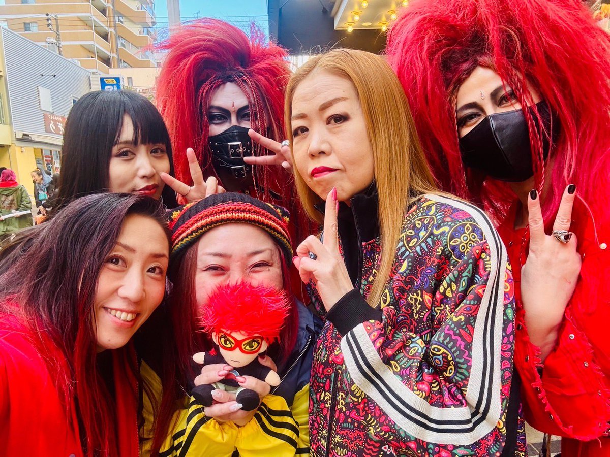 acox1213's tweet photo. 昨日の川崎界隈(会場入った方々も、入ってないけどもの方々)お疲れさまでした
昨年の5月以来コス出来てないから、ひっそり、しれっと参加してみました(笑)
当日まで行けるのか?どうなんだい?って状態だったけど、行けてよかった!
愉しかった\(*ˊᗜˋ*)/
#hideBD Party https://t.co/FDL0iXJgL2