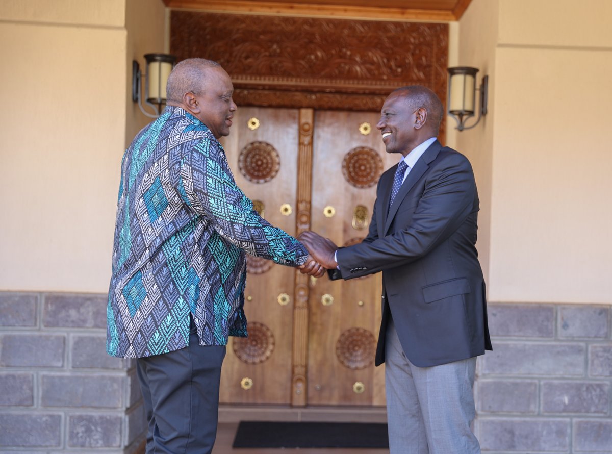 4thPresidentKE's tweet image. President William Ruto pays a courtesy call to former President Uhuru Kenyatta at his Gatundu home. The two leaders discussed issues of National interest.