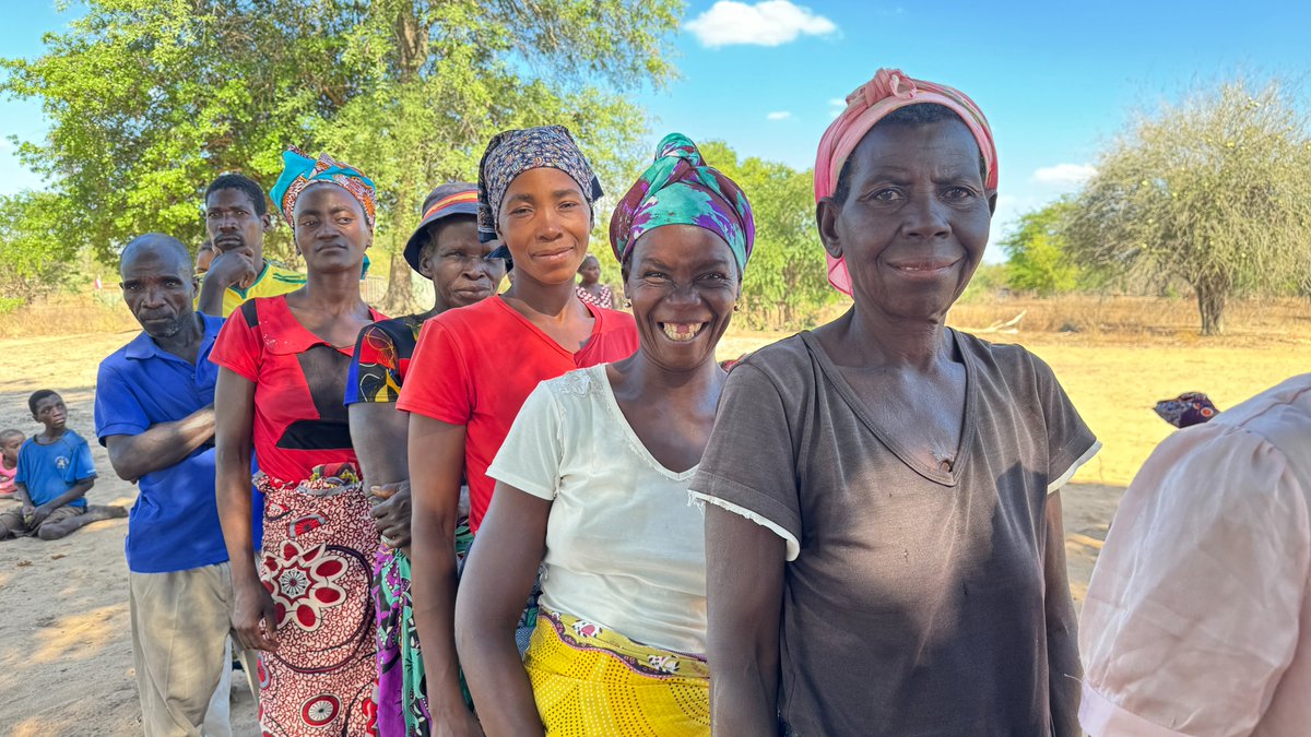 IFRC Africa (@ifrcafrica) on Twitter photo Hundreds of families in Mabote, Inhambane, have received vouchers from <a href="/Red_Cross_Moz/">Cruz Vermelha de Moçambique - CVM</a>, supported by the @IFRC Drought Emergency Appeal.
Beneficiaries then exchange vouchers for food, easing the burden of the El Niño-induced drought in #Mozambique. #DroughtRelief. Hundreds of families in Mabote, Inhambane, have received vouchers from <a href="/Red_Cross_Moz/">Cruz Vermelha de Moçambique - CVM</a>, supported by the @IFRC Drought Emergency Appeal.
Beneficiaries then exchange vouchers for food, easing the burden of the El Niño-induced drought in #Mozambique. #DroughtRelief.