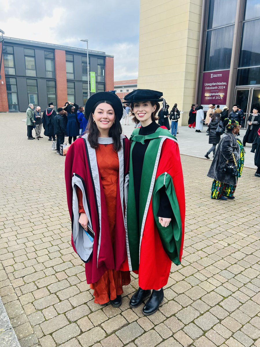 Gwennan Elin Higham (@gwennanelin) on Twitter photo Llongyfarchiadau enfawr i Dr Sarah Tierney - wedi bod yn fraint bod yn rhan o’th daith ymchwil. Pob dymuniad da ar gyfer y dyfodol <a href="/sarah_tier/">Sarah T</a> <a href="/CymraegAbertawe/">Cymraeg Prifysgol Abertawe</a> <a href="/Prif_Abertawe/">Prifysgol Abertawe</a> Llongyfarchiadau enfawr i Dr Sarah Tierney - wedi bod yn fraint bod yn rhan o’th daith ymchwil. Pob dymuniad da ar gyfer y dyfodol <a href="/sarah_tier/">Sarah T</a> <a href="/CymraegAbertawe/">Cymraeg Prifysgol Abertawe</a> <a href="/Prif_Abertawe/">Prifysgol Abertawe</a>