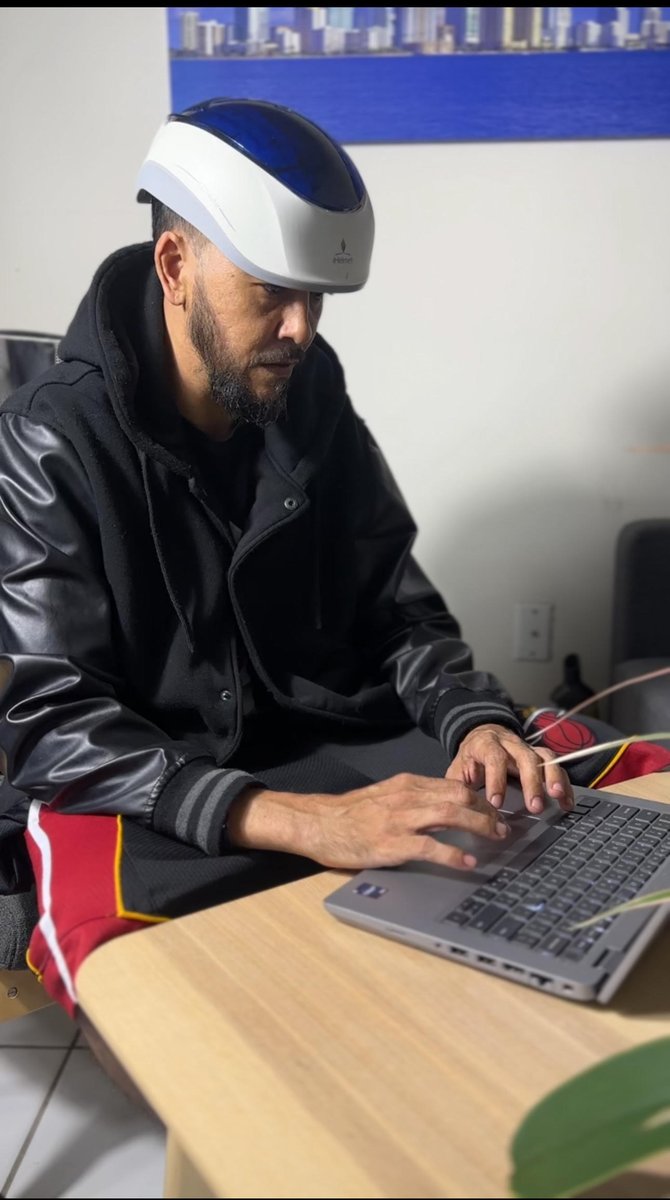 iHelmetshop's tweet photo. While you’re working, #iHelmet can be too!​👨‍💻

Get all your important work done while the laser phototherapy keeps and brings back your hair. 

#hairtips #hairgrowth #hairlosshelp #haircare #hairgoals #Health #healthylifestyle #hairrestoration #longhair #growhair https://t.co/WP9L8ZMDPa