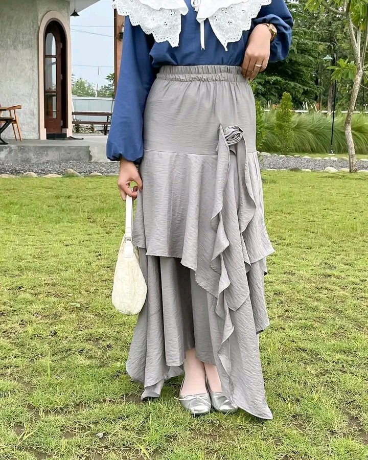 Aduduu gemesnyaaa 😍
Yg suka style korean look ini cocok bgt 🫶 blouse sama skirt nya bener² lucu, desain nya uniik anti pas4ran 😘 aaa gamau kerachunan sendiri, aku spil belinya disini⤵️
Blouse: s.shopee.co.id/4L2nYgfQ5K
Skirt: s.shopee.co.id/1qLSa957Mq
Tas: s.shopee.co.id/10mLak9SU8