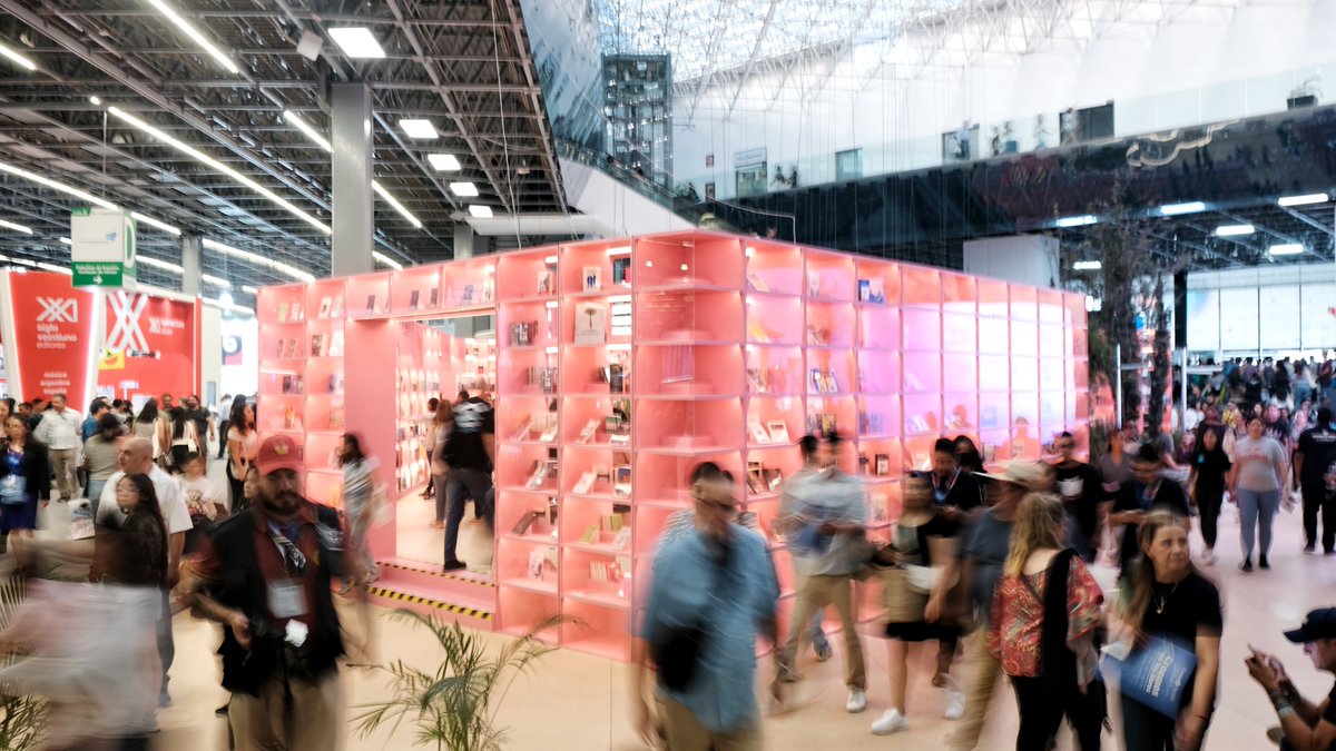 culturagob's tweet photo. 📚 Más de 140.000 personas han visitado el pabellón de @espanafil en la @FILGuadalajara, llegando a venderse más de 8.000 libros
🎼 Las nueve noches de conciertos del #ForoFIL han contado con cerca de 10.000 espectadores https://t.co/sirmLVSofb