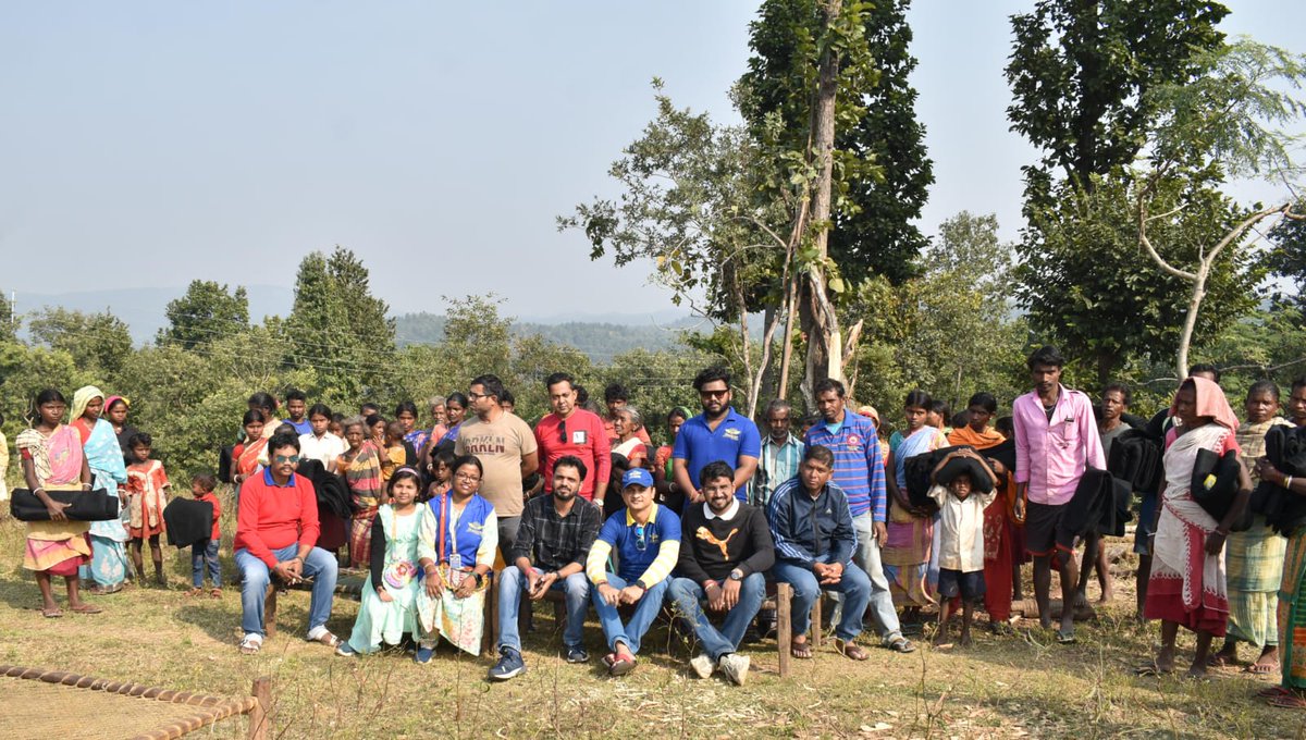 Team_Upahaar's tweet photo. সাথে মহিলাদের স্বাস্থ্য সচেতনতা তে দেওয়া হলো স্যানিটারি ন্যাপকিন।  আমাদের পাওনা হলো সেই মানুষদের মুখের অম্লান হাসি। 
যারা এই মহৎ কাজে আমাদের পাশে দাঁড়িয়েছেন ও আমাদের সাহায্য করেছেন তাদের অসংখ্য ধন্যবাদ, এভাবেই সর্বদা সাথে থাকুন। 🙏🏾🙏🏾🙏🏾
#TeamUpahaar https://t.co/WEiuxbPmop