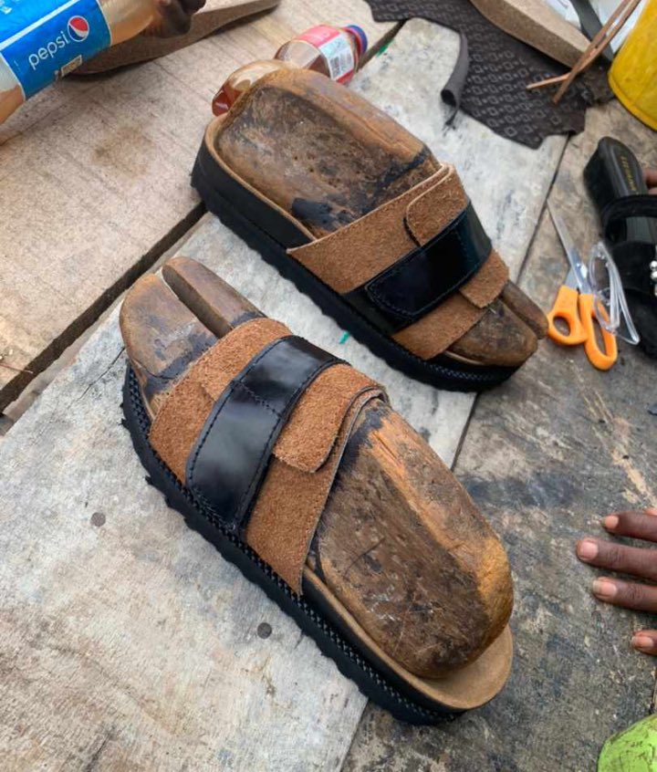 Donmiriam_'s tweet photo. Get your handcrafted Birkenstock for Shikini money✌️ https://t.co/CAOL7QbLG4