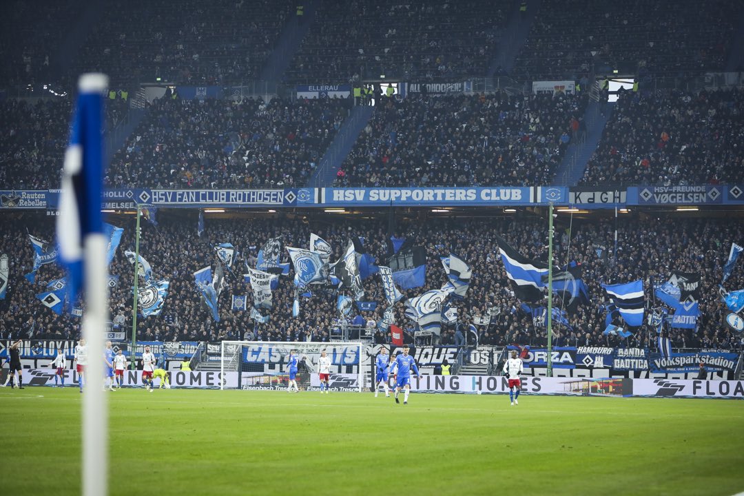 FotoMatze's tweet photo. Hamburger SV - SV Darmstadt 98 🔷

#hsvsvd #nurderHSV https://t.co/K1QuUtyhLM