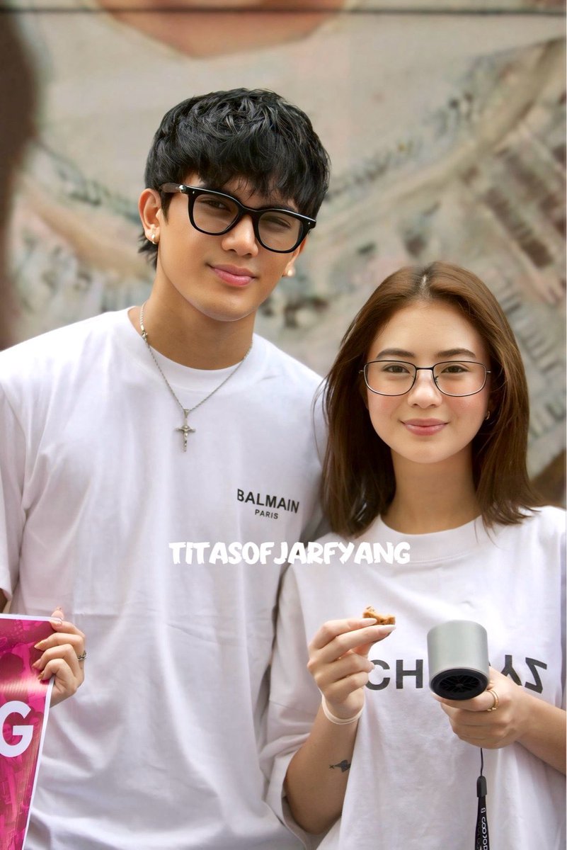 DonutandKiss_07's tweet photo. Trending na, nasa For You!!! Ilabas natin sa Philippine Trends!! Wag kakalimutan ang hashtag natin, every tweet!! 

 #JarFyang https://t.co/Y2R42llaF2